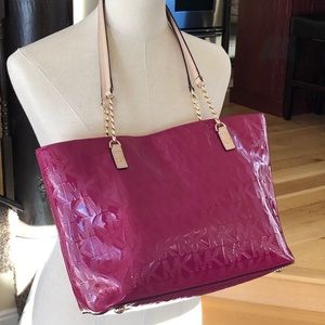 🌸 Michael Kors Raspberry Patent Purse